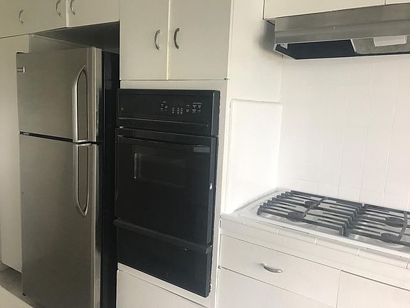 5th image of 802 W Knoll Dr APT 208