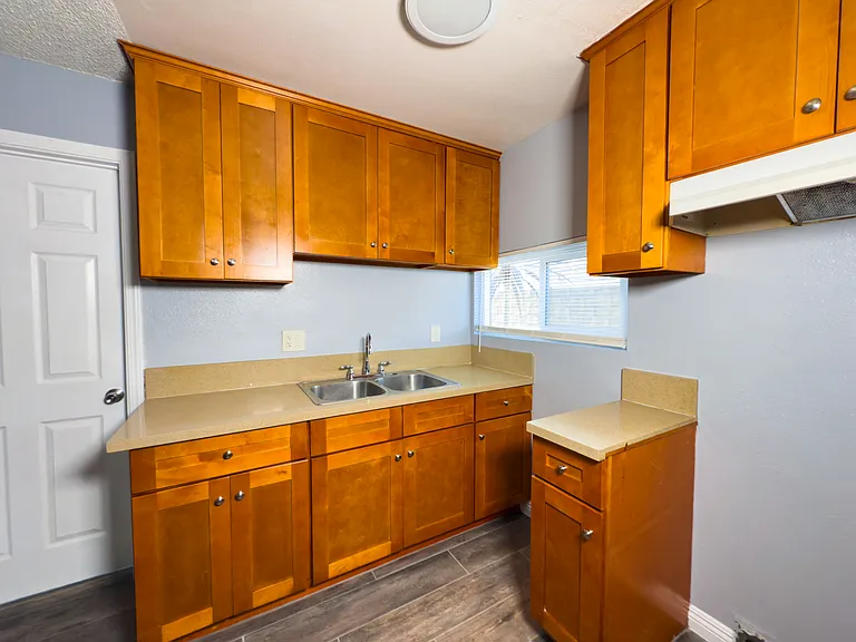 10923 California Ave #B — Photo 4