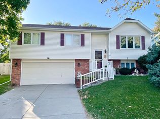 5011 NW 8th St, Lincoln, NE 68521