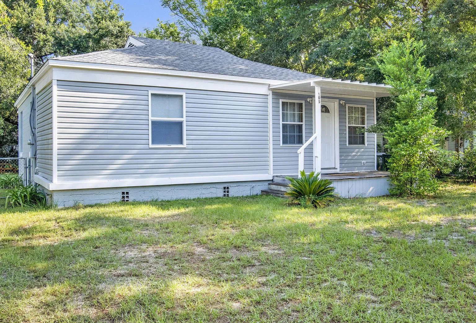 Cozy Furnished Cottage close to NAS and Downtown Pensacola — Photo 1