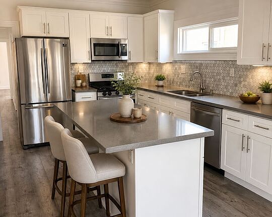 2nd image of 2315 1/2 Lucerne Ave #1