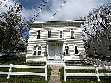 3 bed, 1200 sqft, $2,100 — Photo 2