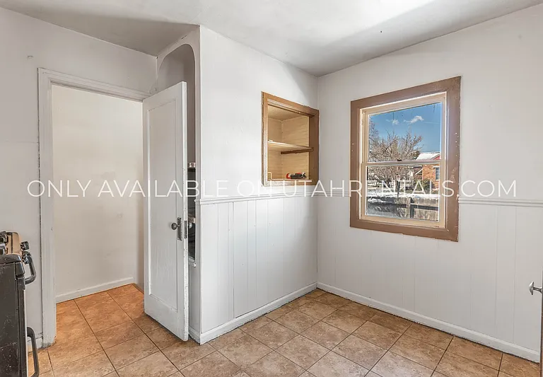 1506 E Redondo Ave — Photo 9