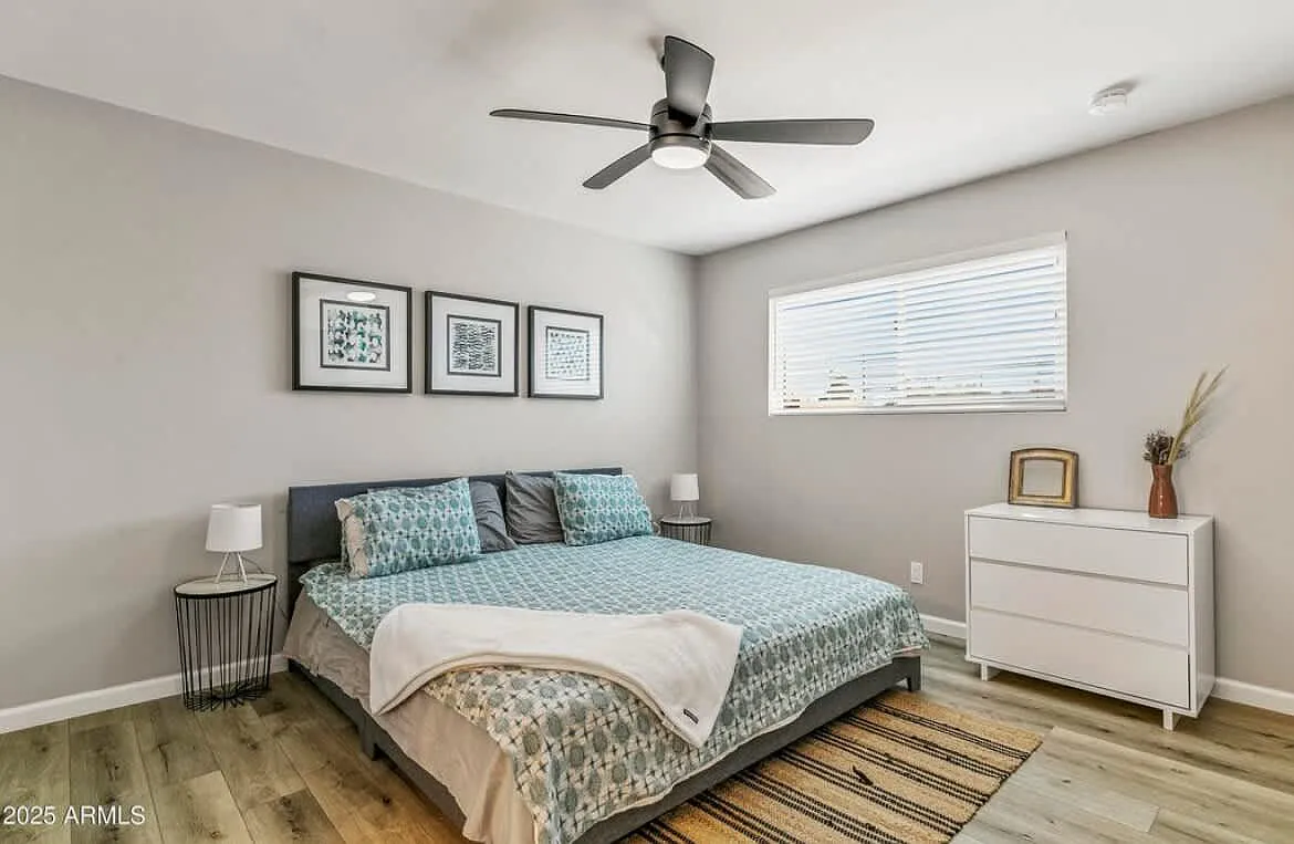 2 bed, 982 sqft, $5,000 — Photo 2
