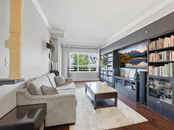 2664 Kingsway Ave #203, Pt Coquitlam, BC V3C 1T8