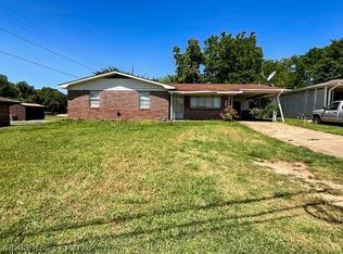 1117 N 18th St, Ozark, AR 72949