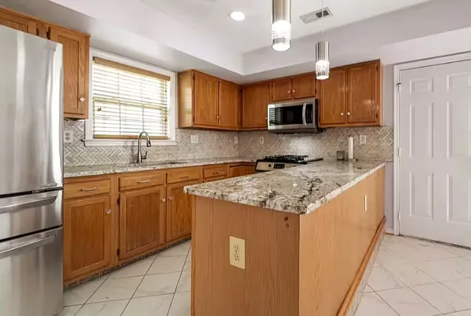 1317 Grayland Ave — Photo 4