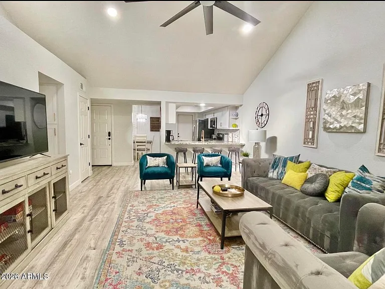 9040 E Winchcomb Dr — Photo 5
