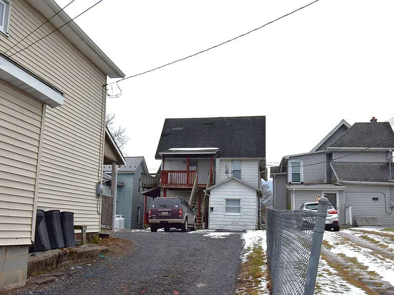 663 Bellefonte Ave — Photo 2
