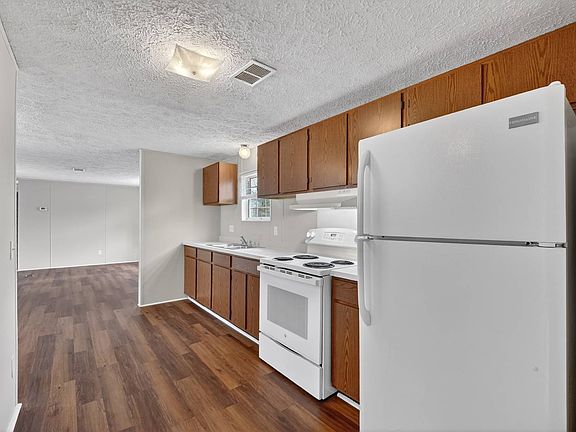 2nd image of 491 Chapman Rd #60