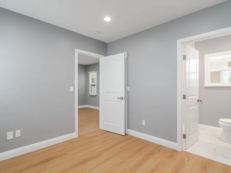 1051 Western Ave #A — Photo 11