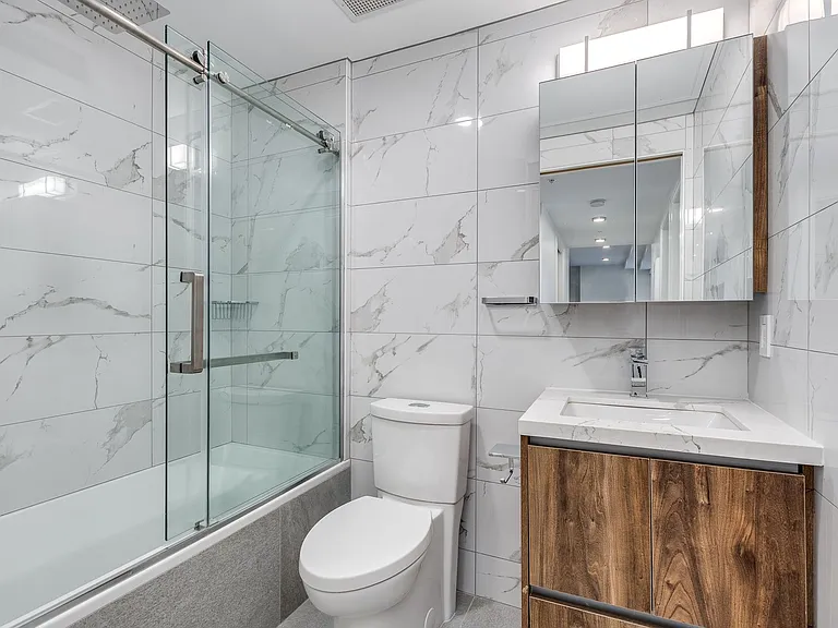 1170 Barclay St #206 — Photo 14