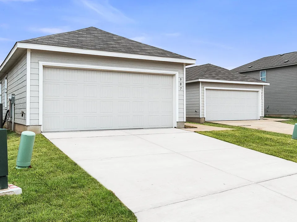 907 Stricker Path