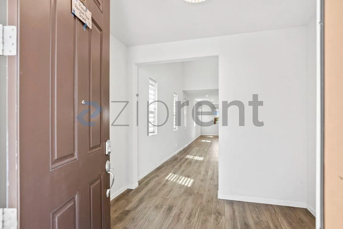 4 bed, 3000 sqft, $3,400 — Photo 4