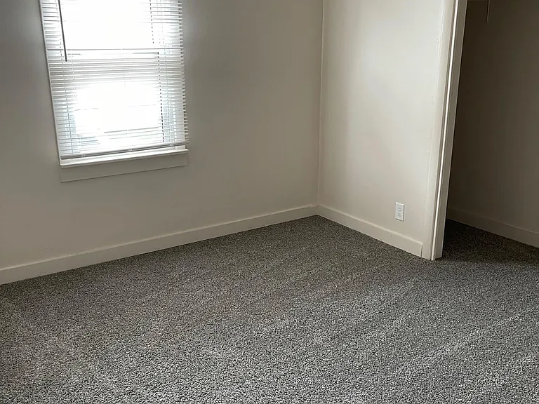 27 Howard Dr — Photo 6