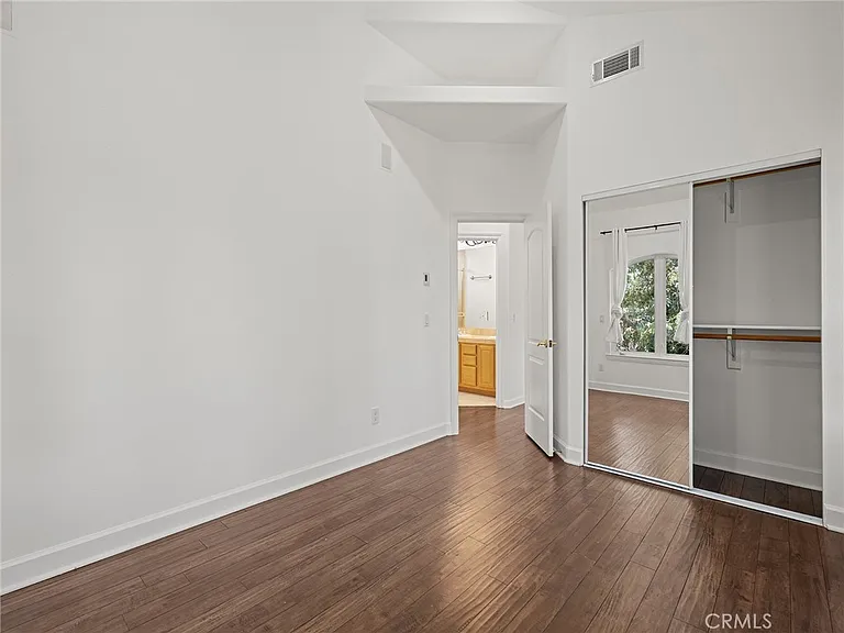3210 N Ardmore Ave — Photo 38