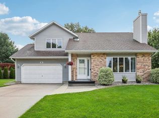 504 Raymond Rd, Waunakee, WI 53597
