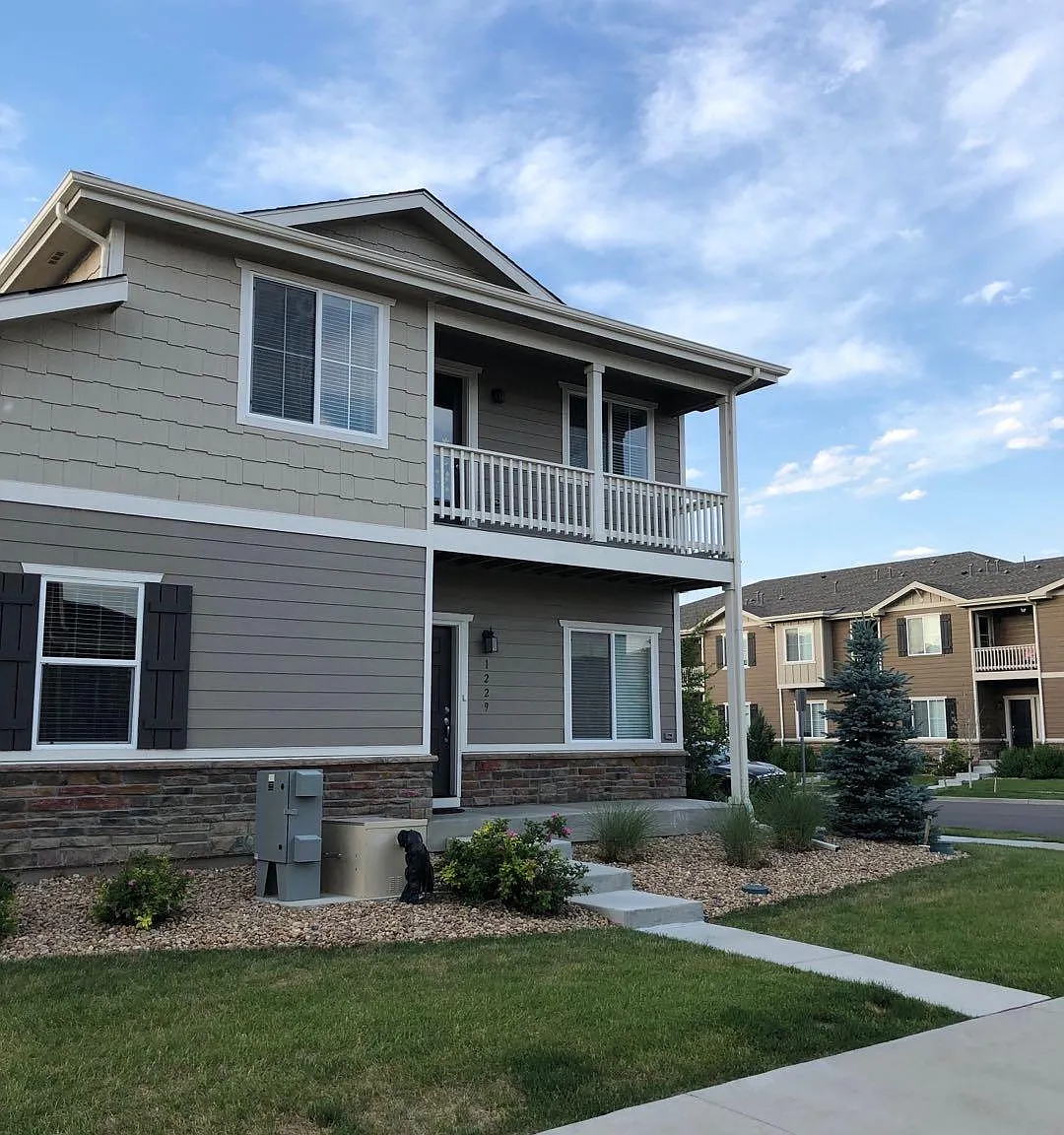 3 bed, 2142 sqft, $2,700 — Photo 2