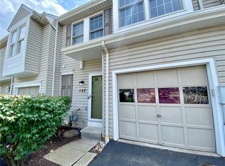 127 Westbrooke Ln, Coraopolis, PA 15108