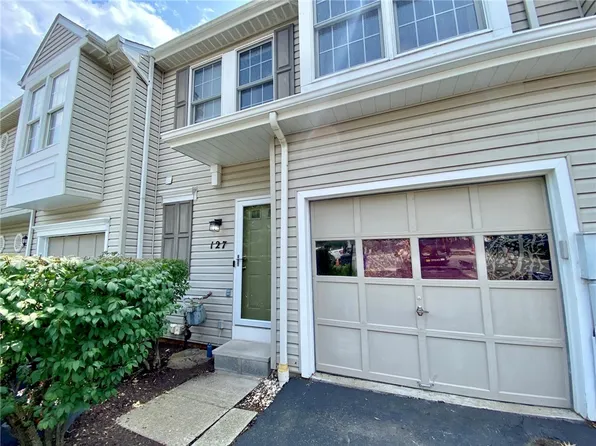 127 Westbrooke Ln, Coraopolis, PA 15108