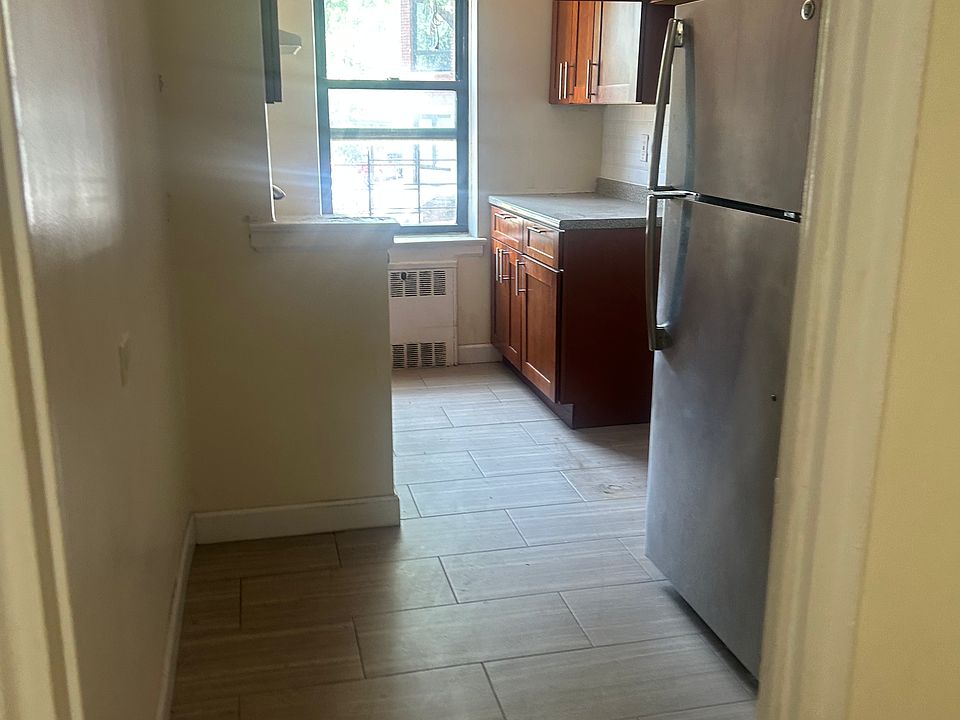 2nd image of 316 E Mosholu Pkwy S APT 1F
