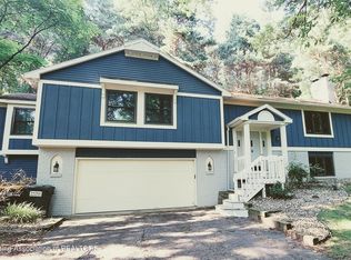 6025 Cascade Rd SE, Grand Rapids, MI 49546