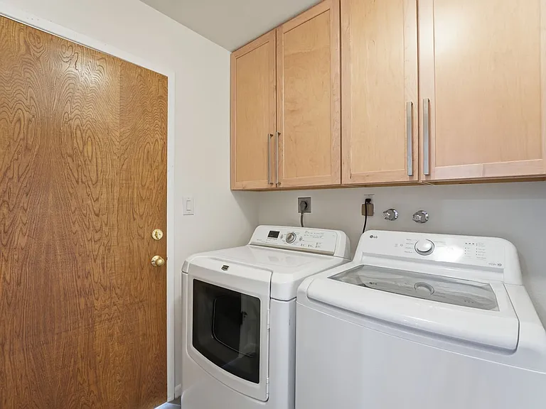 2051 E Hermosa Dr — Photo 27