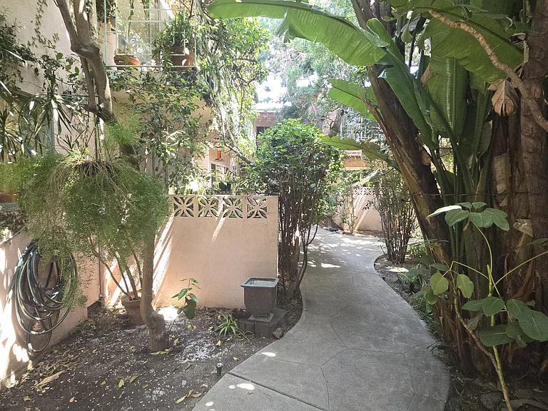4226 Mary Ellen Ave #14 — Photo 4