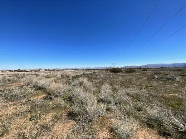 12748 Tower Rd, Oak Hills, CA 92344