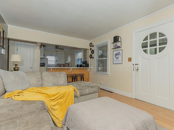 4th image of 2723 Stringtown Rd