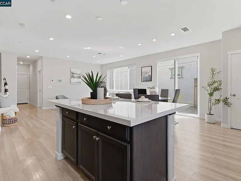 49 E Funderburg Blvd — Photo 12