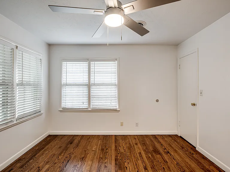 4620 N Harvey Pkwy #1/2 — Photo 20