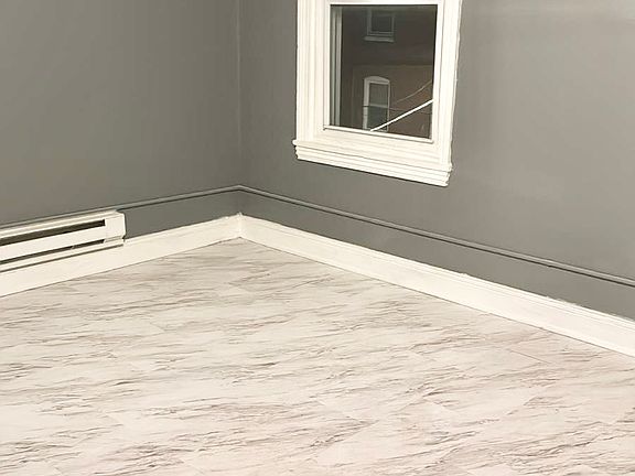 5th image of 2031 W Oxford St Floor 3