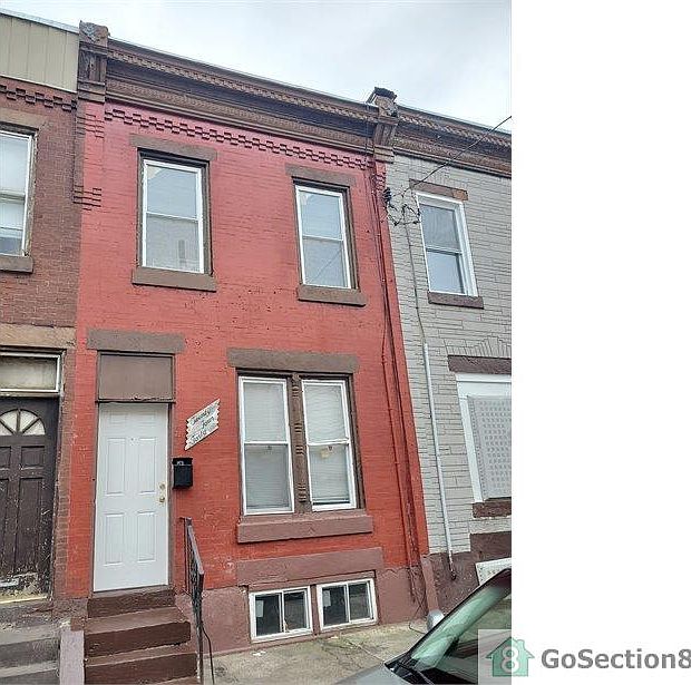 1st image of 2440 W Oakdale St