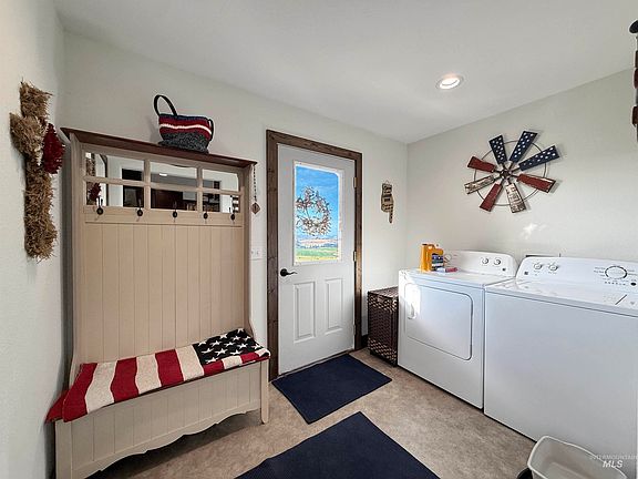 3rd image of 14 Hidden Ranch Ln