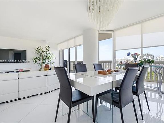 4th image of 1000 W Island Blvd APT 2806
