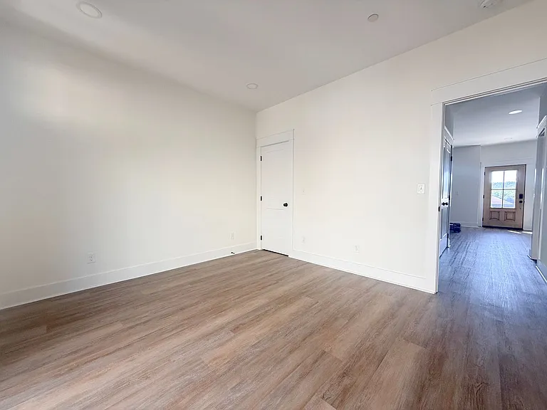 1389 Meridian St — Photo 21