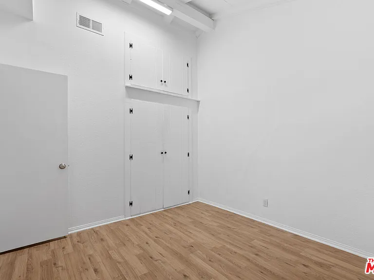 5541 Fallbrook Ave — Photo 19