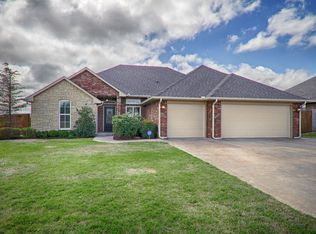 106 Southpointe Ave, Tuttle, OK 73089