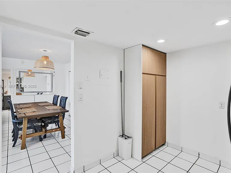 100 Bayview Dr #401 — Photo 4