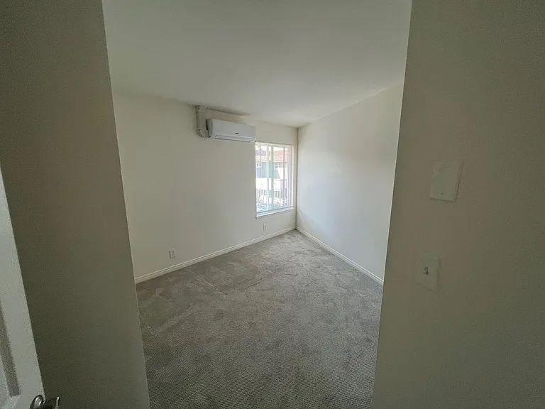 10418 Stratton Ct — Photo 8