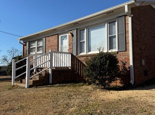 2002 Pinetop Dr, Gastonia, NC 28054