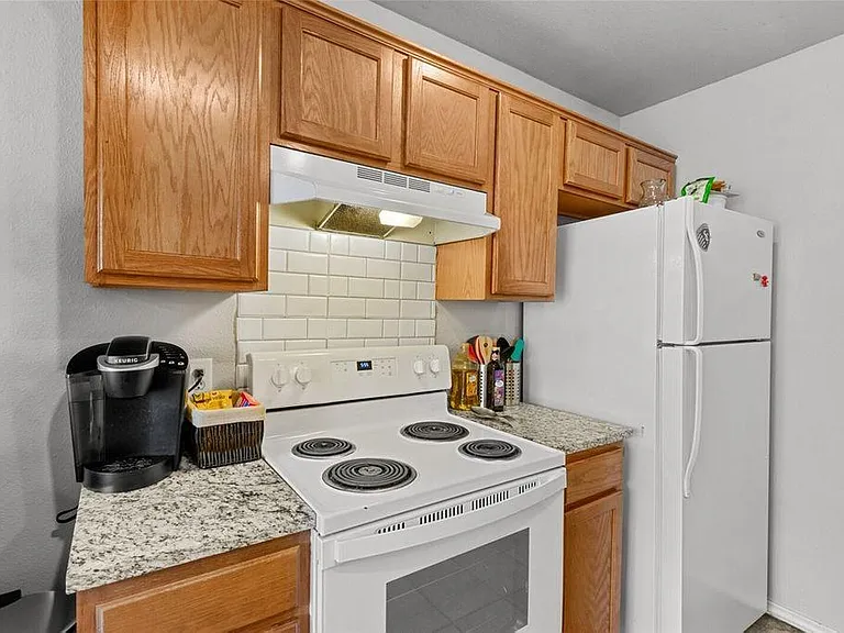 907 W Peachtree Dr — Photo 7