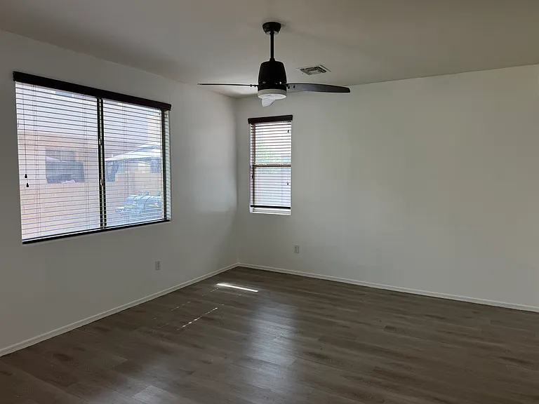 504 E Calle Escora — Photo 7