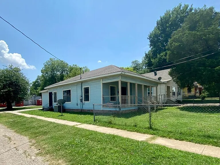 411 Sharp St — Photo 2