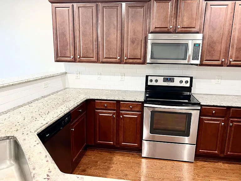 705 Piedmont Crossing Dr — Photo 3