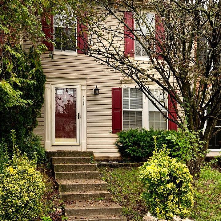 1st image of 963 Chestnut Manor Ct