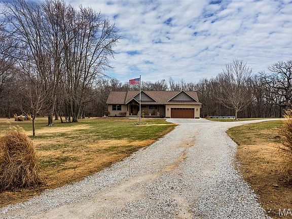 3rd image of 14982 Freemont Rd