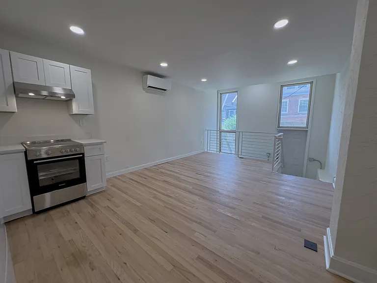 1934 Green St #1R — Photo 7