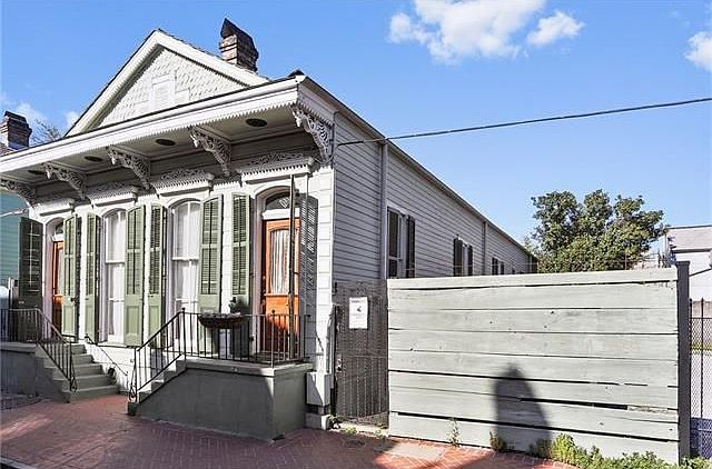 1st image of 919 Orleans Ave